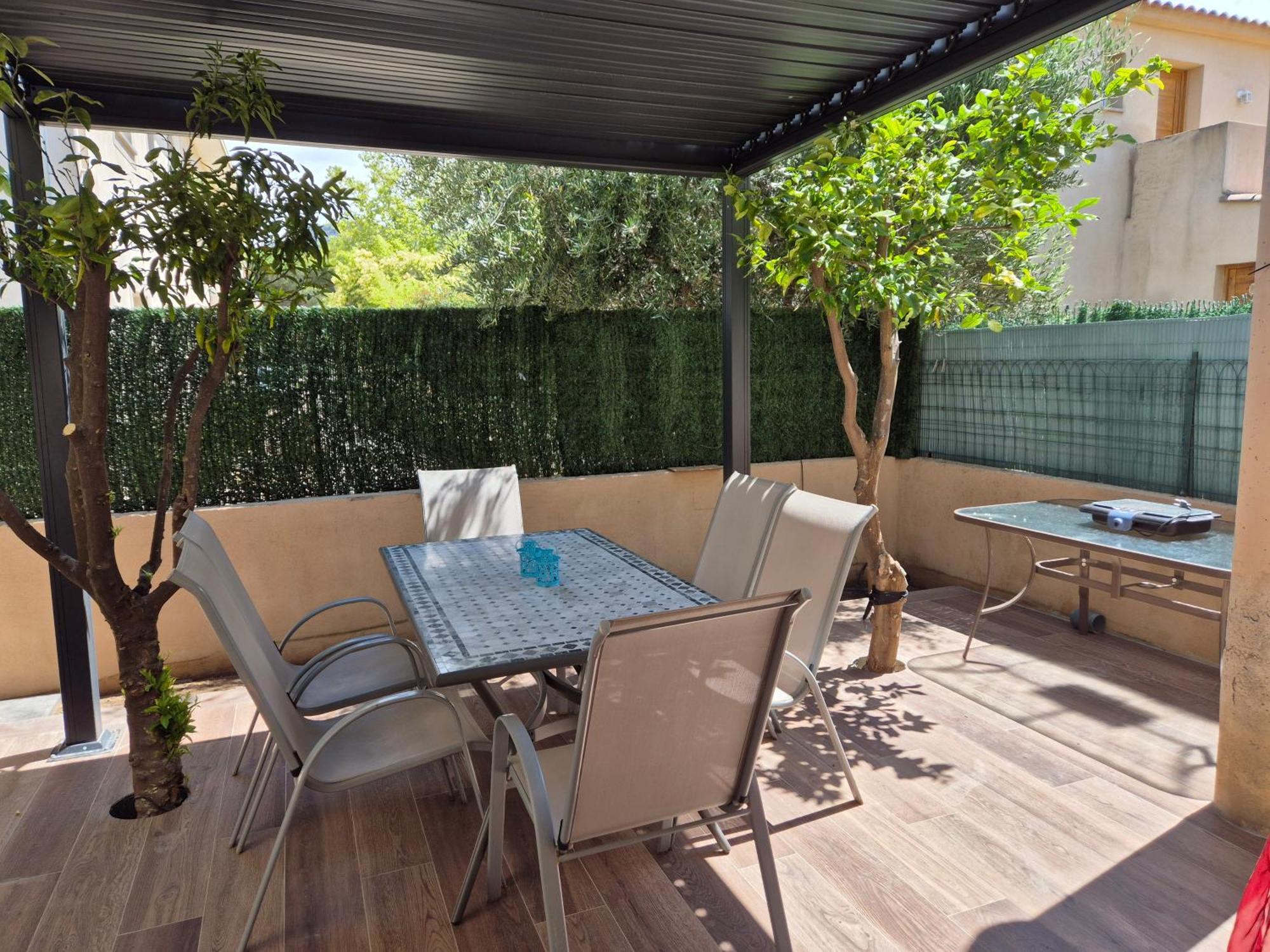 קאלבי Joli Appartement Climatise Avec Terrasse A Moin 10 Minutes A Pieds De La Plage מראה חיצוני תמונה